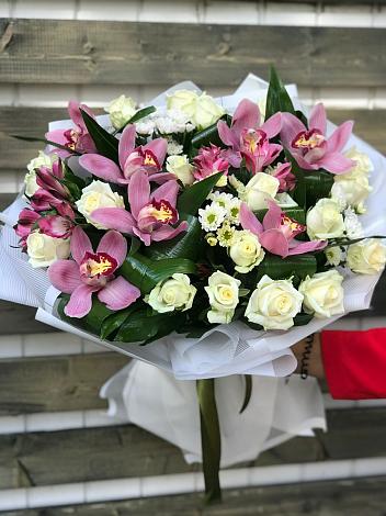 Букет цветов из: Розы и Хризантемы в Межозёрном