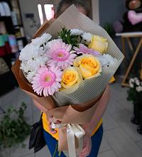 Букет цветов из:  Герберы, Розы и Хризантемы в Межозёрном