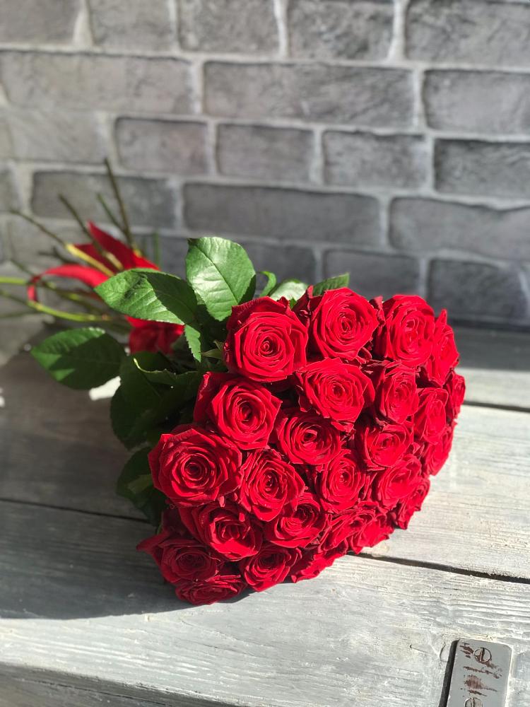 Букет Красные розы Фридом в Межозёрном