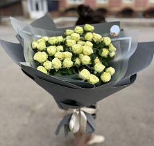 Букет Белые кустовые розы Солинеро в Межозёрном