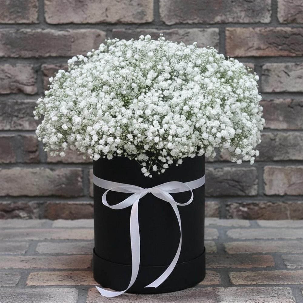 Цветочная композиция из Гипсофила в шляпной коробке в Межозёрном