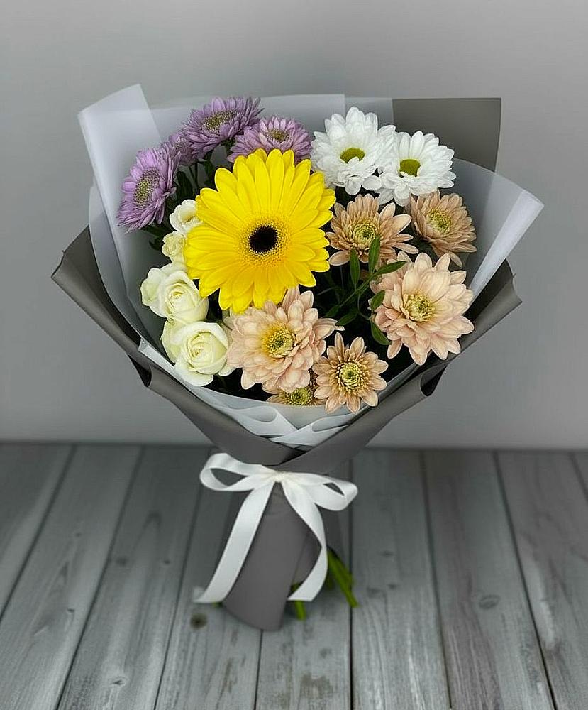 Букет цветов из: Розы, Герберы и Хризантемы в Межозёрном