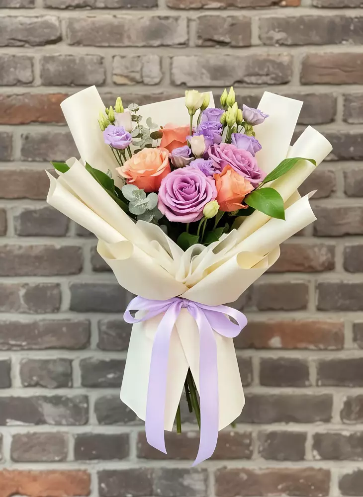 Букет цветов из: Лизиантусы и Розы в Межозёрном