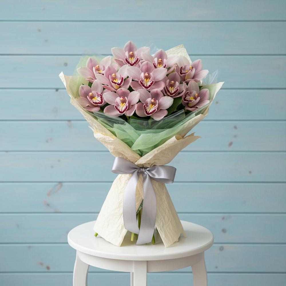 Букет цветов из: Орхидеи и Розы в Межозёрном