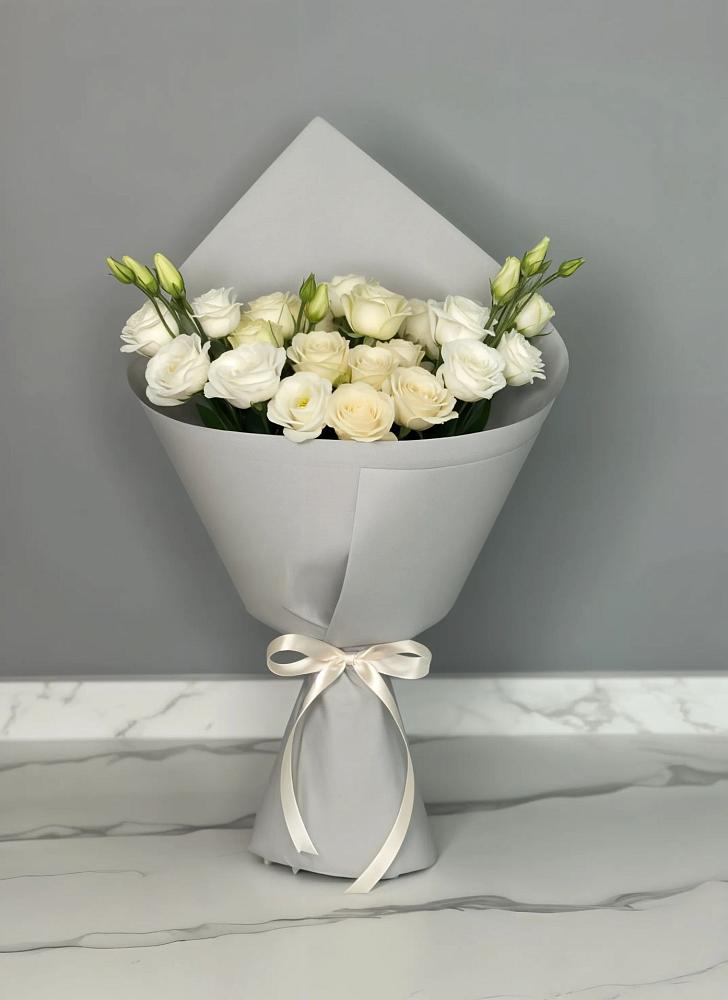 Букет цветов из: Розы и Лизиантусы в Межозёрном