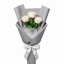 Букет 3 белые розы в Межозёрном