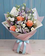 Букет цветов из:  Лизиантусы, Розы, Альстромерии и Гипсофила в Межозёрном