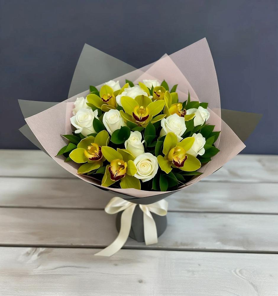 Букет цветов из: Орхидеи и Розы в Межозёрном