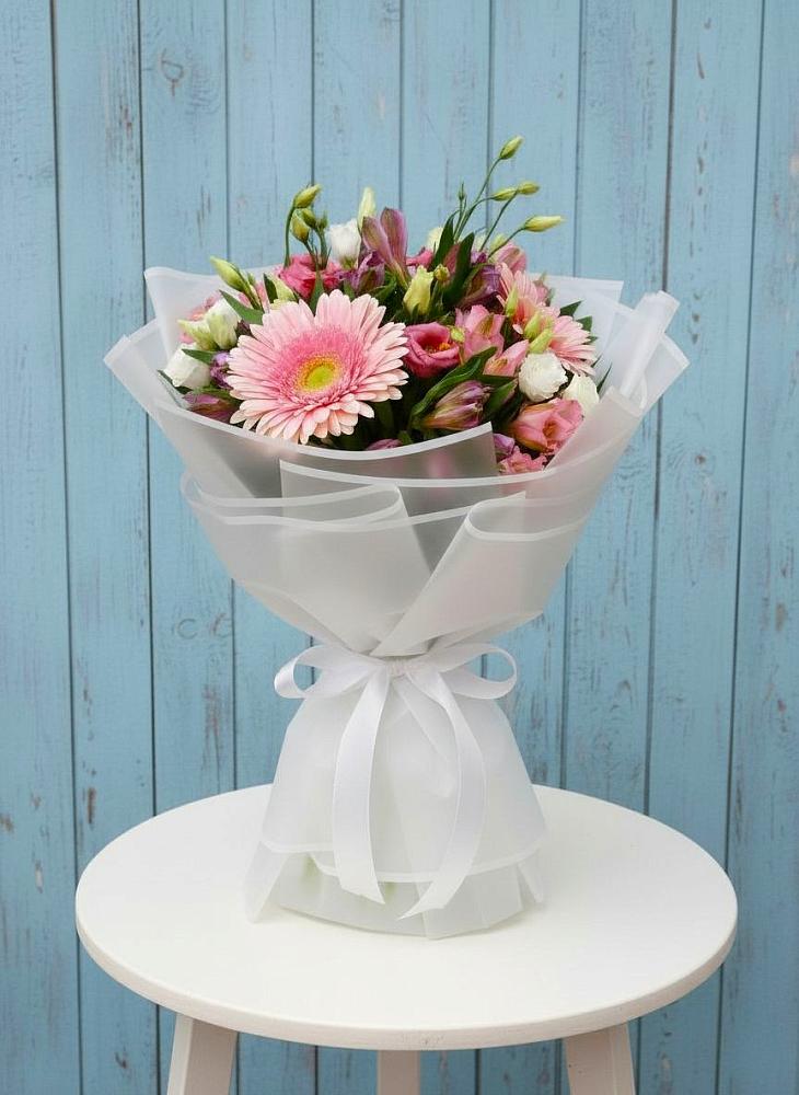 Букет цветов из: Герберы, Альстромерии и Лизиантусы в Межозёрном