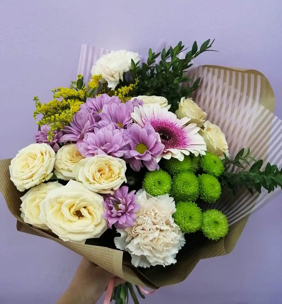 Букет цветов из: Хризантемы, Розы, Гвоздики и Герберы в Межозёрном