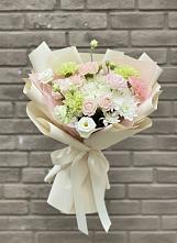 Букет цветов из:  Гвоздики, Розы, Лизиантусы и Хризантемы в Межозёрном