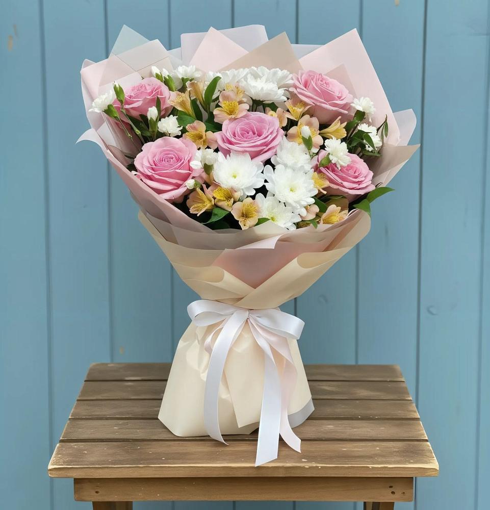 Букет цветов из: Гвоздики, Орхидеи и Розы в Межозёрном