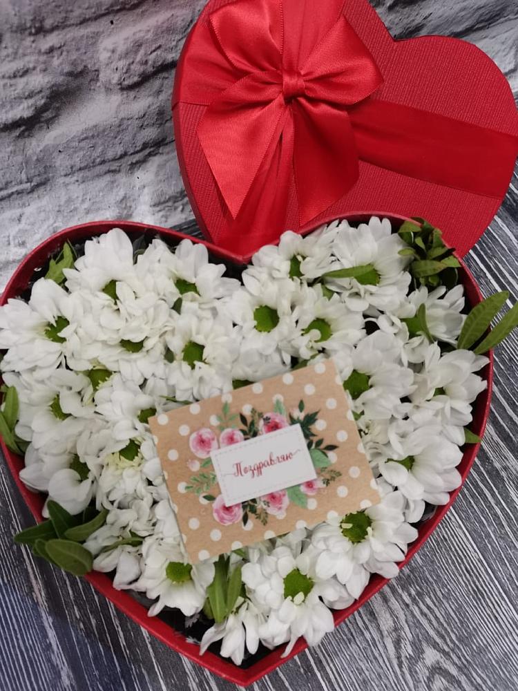 Цветочная композиция из Хризантемы в виде сердца в Межозёрном