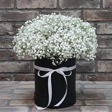 Цветочная композиция из Гипсофила в шляпной коробке в Межозёрном