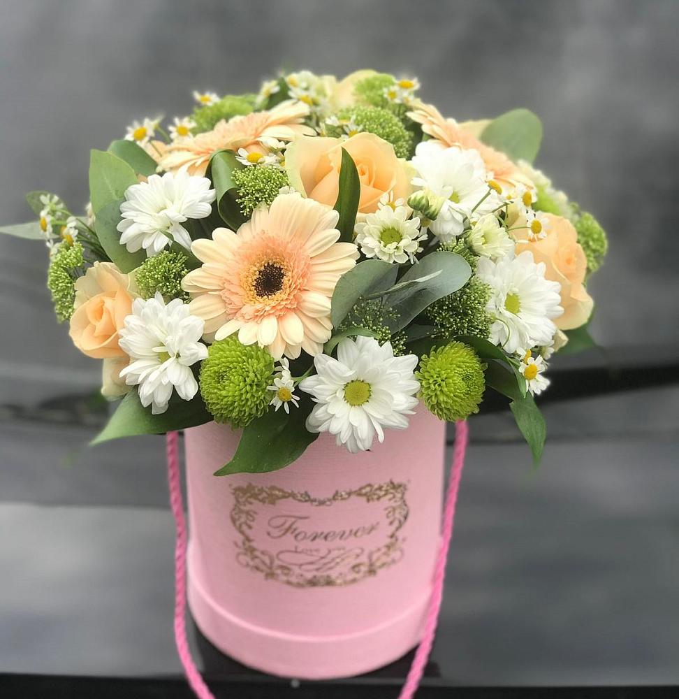 Цветочная композиция из Розы, Герберы и Хризантемы в шляпной коробке в Межозёрном