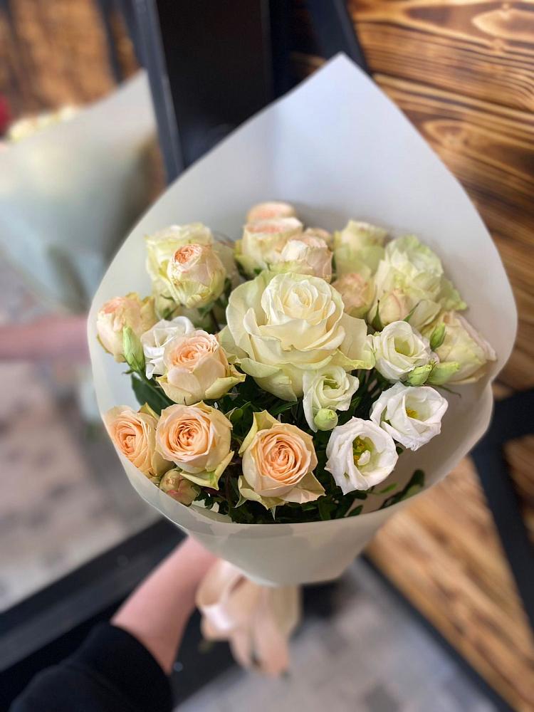 Букет цветов из: Розы и Лизиантусы в Межозёрном